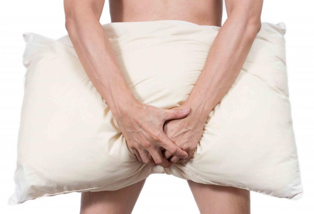 vyras daro mankštą, kad padidintų potenciją